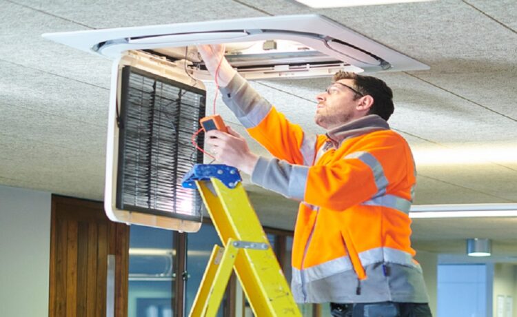 Daikin aircon servicing in Singapore